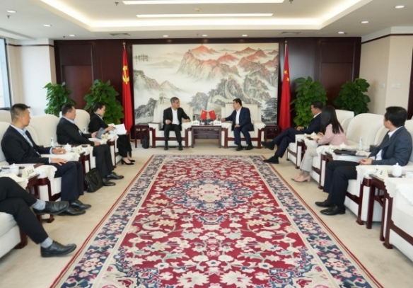 白忠泉董事長與全國政協副主席、共享基金會主席梁振英會談